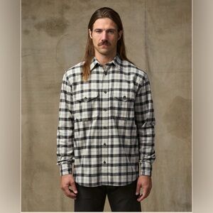 Filson Men’s Alaskan Guide Shirt in Cream Peat Multi Plaid Size XL